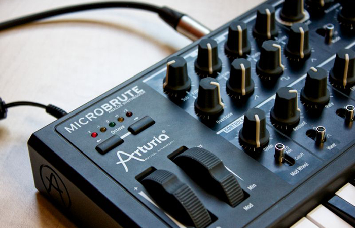 Arturia MicroBrute SE Analog Synthesizer.jpg