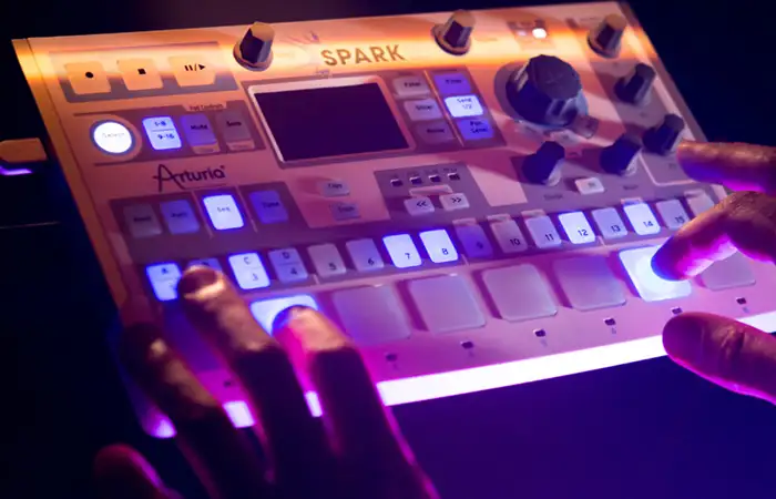 Arturia SparkLE Hibrid Drum Machine 2 