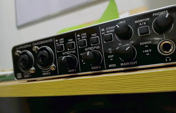 Behringer UMC204HD 2