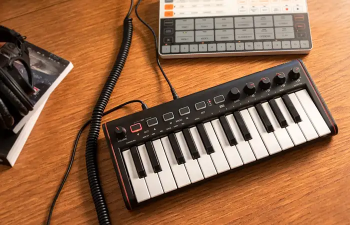 IK Multimedia iRig Keys 2 Mini 25 Tuş Midi Klavye (MobilPC) 1.webp (36 KB)