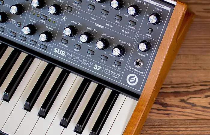 Moog Subsequent 37 2